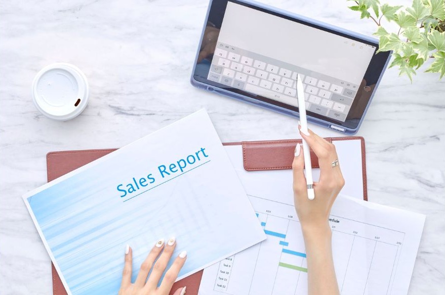 SNS導線設計によって発信内容が自然と申し込みにつながり、売上と自己肯定感の両方が高まっていく状態を表したイメージ