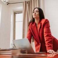 「起業に向いてない」と言われた女性が成功する理由を示すイメージ画像