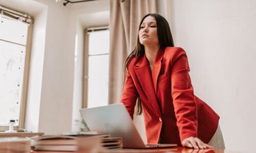 「起業に向いてない」と言われた女性が成功する理由を示すイメージ画像